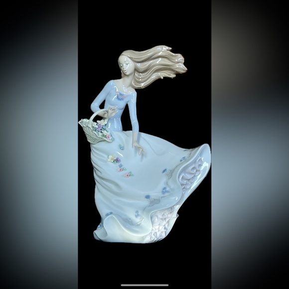 Lladro Other - Lladro Petals On The Wind 6767